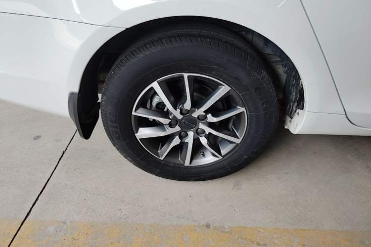 Used Geely Auto Emgrand 2019 Leading Edition 1.5L Manual Luxury Model China VI Standard Right Rear Wheel Hub