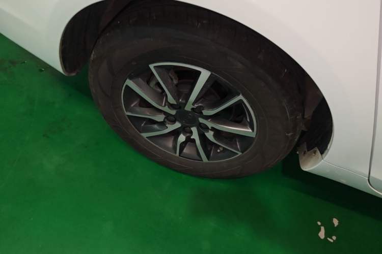 Used Geely Auto Emgrand 2019 Leading Edition 1.5L Manual Fashion Model China VI Standard Right Rear Wheel Hub