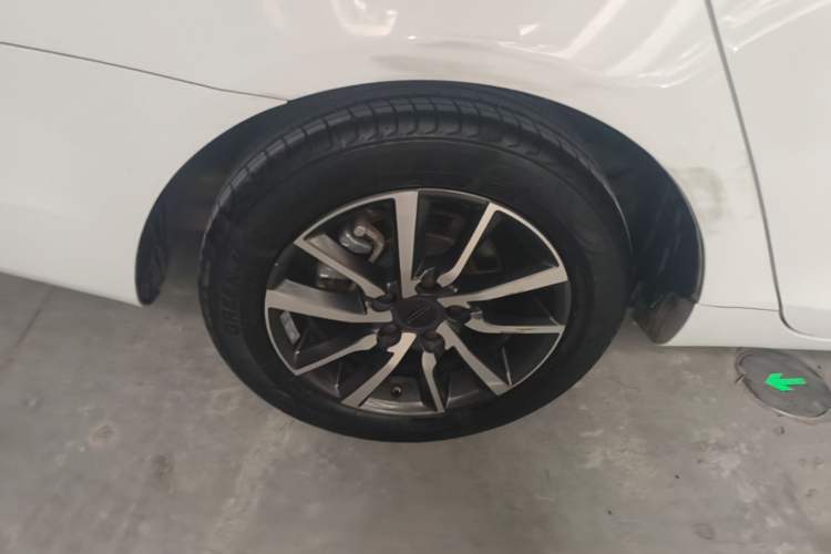 Used Geely Auto Emgrand 2019 Leading Edition 1.5L CVT Upward Asian Games Edition China VI Right Rear Wheel Hub