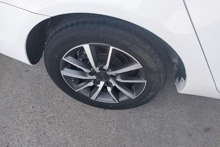 Used Geely Auto Emgrand 2019 Leading Edition 1.5L CVT Upward-Connected Model China VI Standard Right Rear Wheel Hub