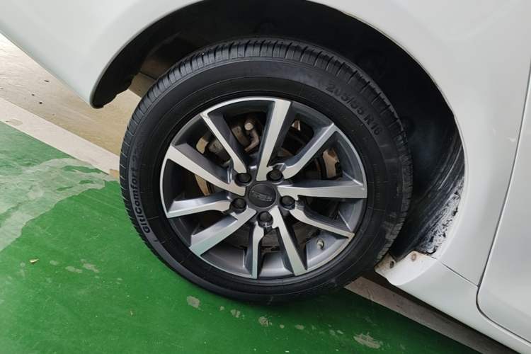Used Geely Auto Emgrand 2019 Leading Edition 1.5L CVT Upward-Connected Model China VI Standard Right Rear Wheel Hub