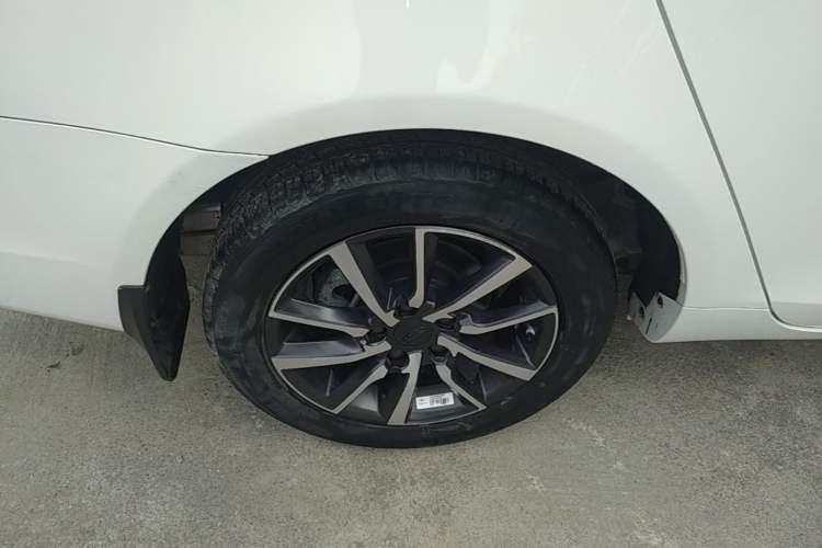 Used Geely Auto Emgrand 2019 Leading Edition 1.5L CVT Upward-Connected Model China VI Standard Right Rear Wheel Hub