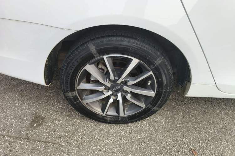 Used Geely Auto Emgrand 2019 Leading Edition 1.5L CVT Upward Asian Games Edition China VI Right Rear Wheel Hub