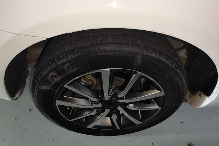 Used Geely Auto Emgrand 2019 Leading Edition 1.5L CVT Upward-Connected Model China VI Standard Right Rear Wheel Hub