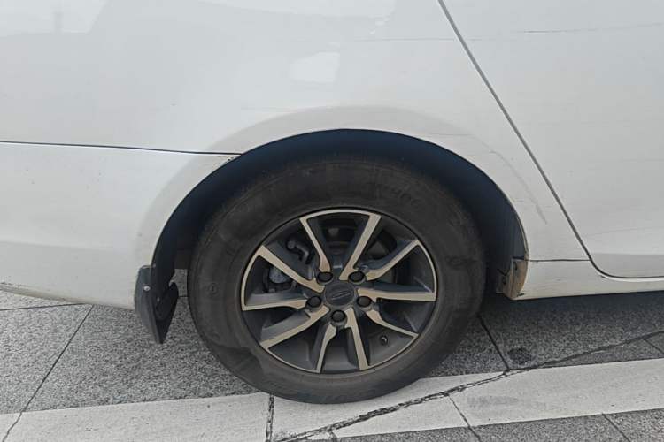 Used Geely Auto Emgrand 2019 Leading Edition 1.5L Manual Luxury Model China V Standard Right Rear Wheel Hub
