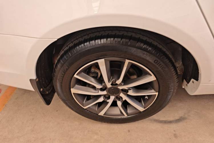 Used Geely Auto Emgrand 2019 Leading Edition 1.5L Manual Upgraded Connectivity Model China V Standard Right Rear Wheel Hub