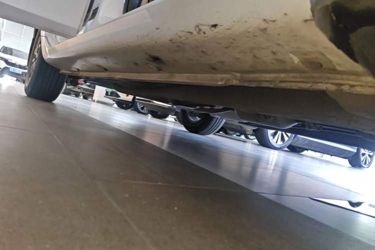 Used Geely Auto Emgrand 2019 Leading Edition 1.5L CVT Luxury Model China VI Standard Right Side Sill