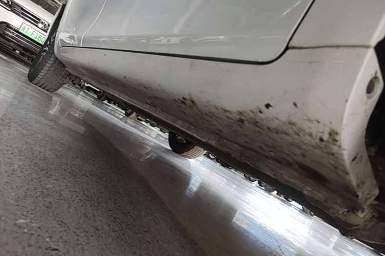 Used Geely Auto Emgrand 2019 Leading Edition 1.5L CVT Luxury Model China VI Standard Right Side Sill