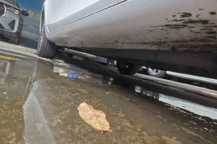 Used Geely Auto Emgrand 2019 Leading Edition 1.5L Manual Upward Asian Games Edition China VI Right Side Sill