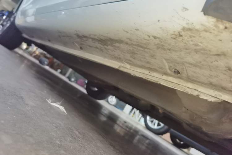 Used Geely Auto Emgrand 2019 Leading Edition 1.5L CVT Upward-Connected Model China VI Standard Right Side Sill