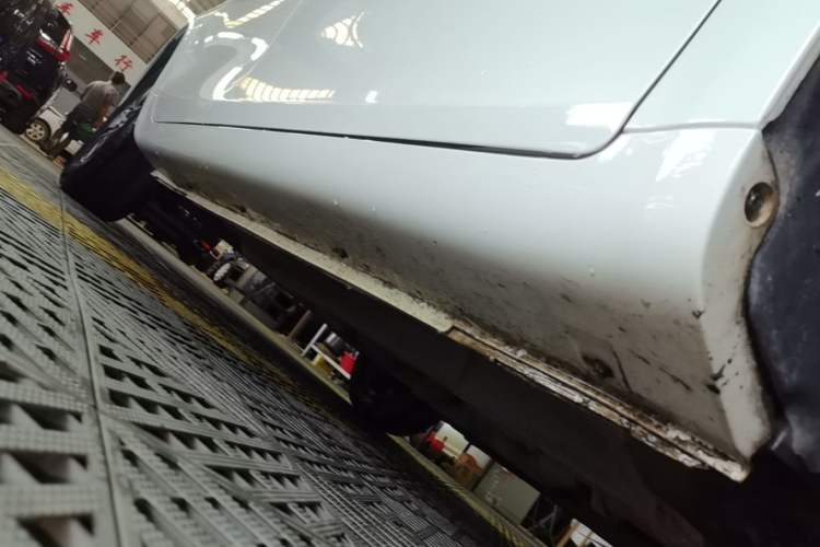 Used Geely Auto Emgrand 2019 Leading Edition 1.5L CVT Luxury Model China VI Standard Right Side Sill
