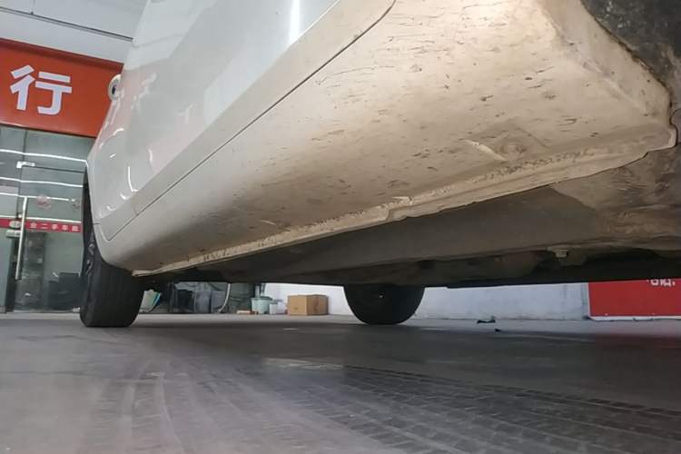 Used Geely Auto Emgrand 2019 Leading Edition 1.5L CVT Luxury Model China VI Standard Right Side Sill