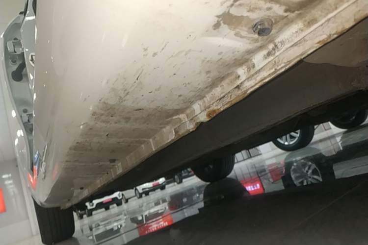 Used Geely Auto Emgrand 2019 Leading Edition 1.5L CVT Upward-Connected Model China VI Standard Right Side Sill