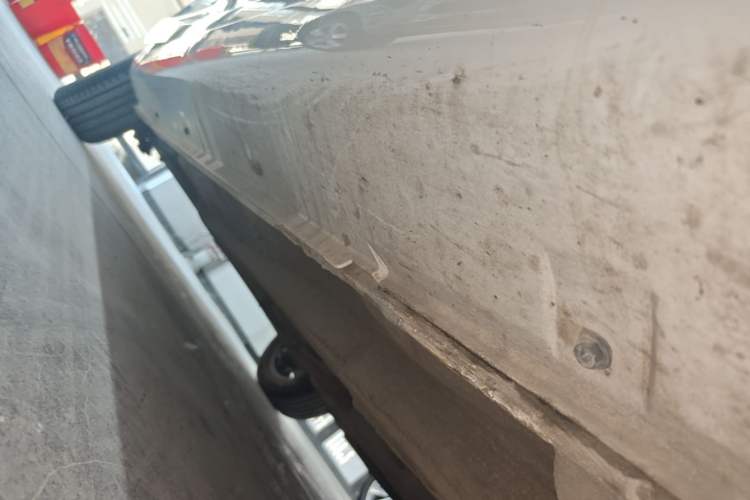Used Geely Auto Emgrand 2019 Leading Edition 1.5L CVT Upward Asian Games Edition China VI Right Side Sill