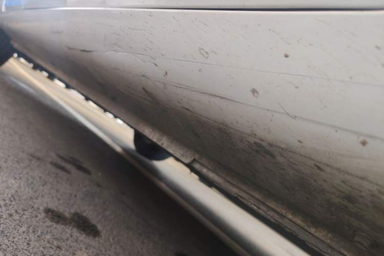 Used Geely Auto Emgrand 2019 Leading Edition 1.5L CVT Luxury Model China VI Standard Right Side Sill