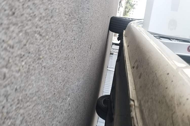 Used Geely Auto Emgrand 2019 Leading Edition 1.5L CVT Upward-Connected Model China VI Standard Right Side Sill
