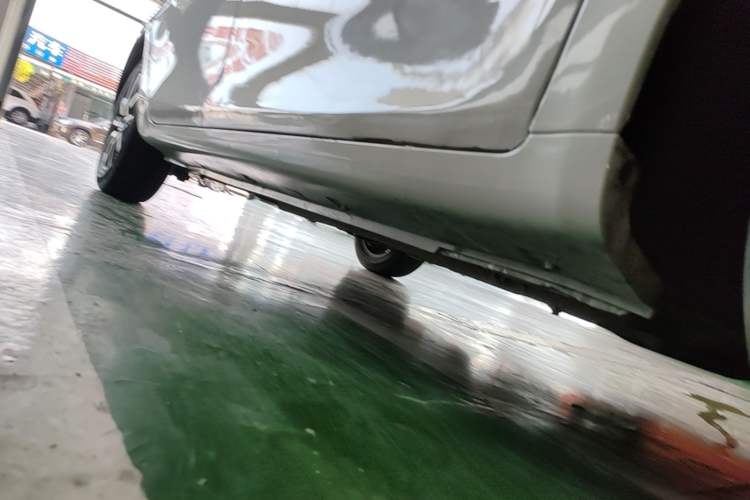 Used Geely Auto Emgrand 2019 Leading Edition 1.5L CVT Upward-Connected Model China VI Standard Right Side Sill