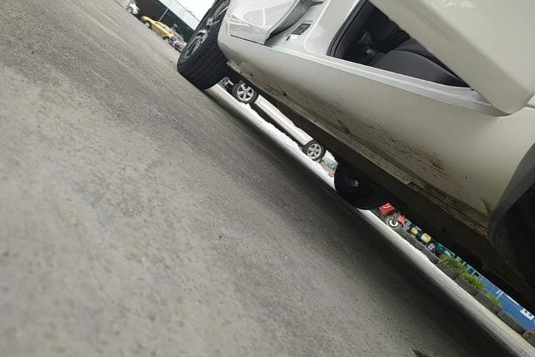 Used Geely Auto Emgrand 2019 Leading Edition 1.5L CVT Upward-Connected Model China VI Standard Right Side Sill