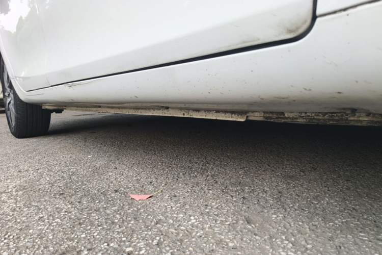 Used Geely Auto Emgrand 2019 Leading Edition 1.5L CVT Upward Asian Games Edition China VI Right Side Sill