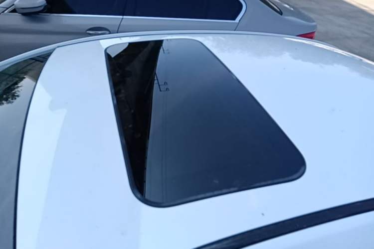 Used Geely Auto Emgrand 2019 Leading Edition 1.5L CVT Upward-Connected Model China VI Standard Roof