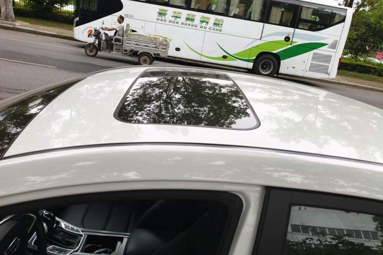 Used Geely Auto Emgrand 2019 Leading Edition 1.5L CVT Upward-Connected Model China VI Standard Roof