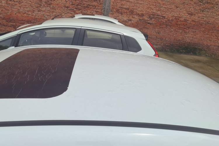 Used Geely Auto Emgrand 2019 Leading Edition 1.5L Manual Luxury Model China VI Standard Roof