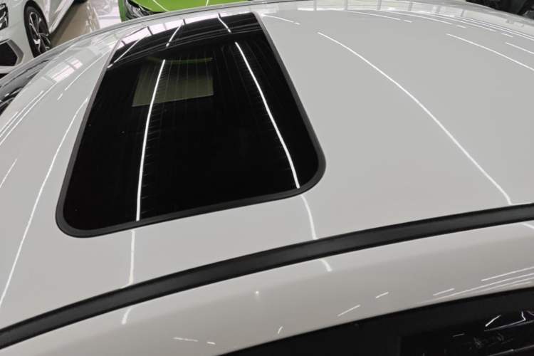 Used Geely Auto Emgrand 2019 Leading Edition 1.5L Manual Upgraded Connectivity Model China VI Standard Roof