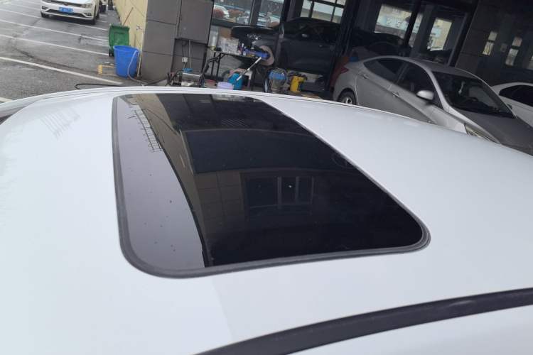 Used Geely Auto Emgrand 2019 Leading Edition 1.5L CVT Upward Asian Games Edition China VI Roof