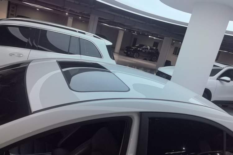 Used Geely Auto Emgrand 2019 Leading Edition 1.5L CVT Upward-Connected Model China VI Standard Roof