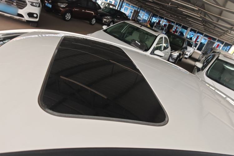 Used Geely Auto Emgrand 2019 Leading Edition 1.5L Manual Upgraded Connectivity Model China VI Standard Roof