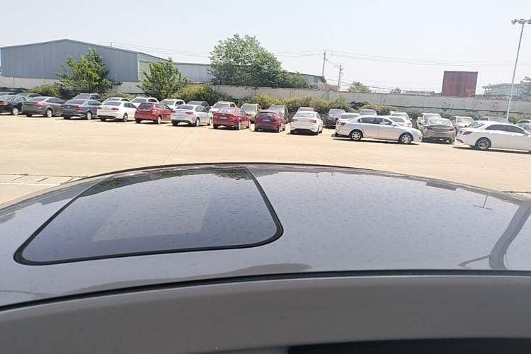 Used Geely Auto Emgrand 2019 Leading Edition 1.5L CVT Upward-Connected Model China VI Standard Roof