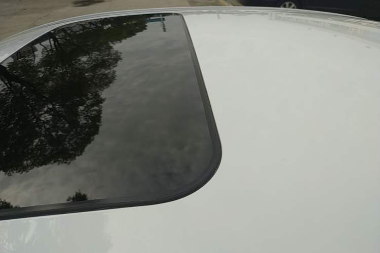 Used Geely Auto Emgrand 2019 Leading Edition 1.5L CVT Upward-Connected Model China VI Standard Roof