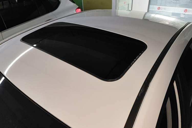 Used Geely Auto Emgrand 2019 Leading Edition 1.5L CVT Upward-Connected Model China VI Standard Roof