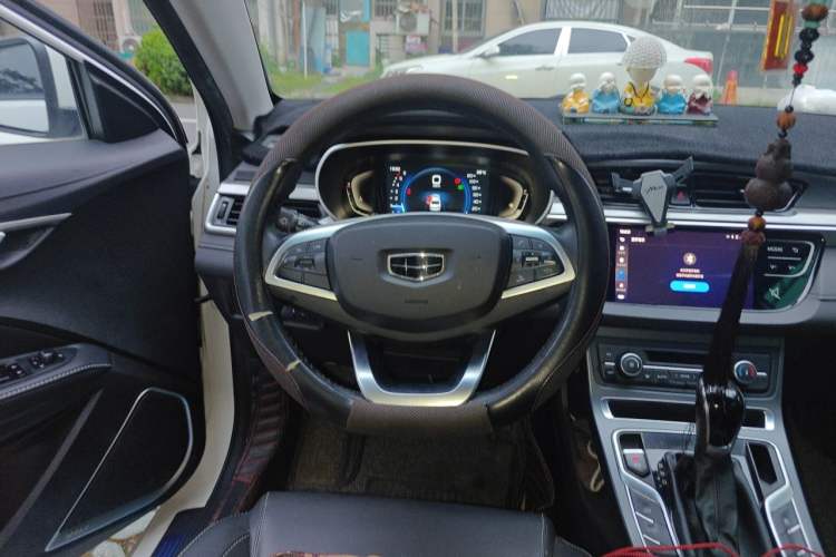 Used Geely Auto Emgrand 2019 Leading Edition 1.5L CVT Upward-Connected Model China VI Standard Steering Wheel
