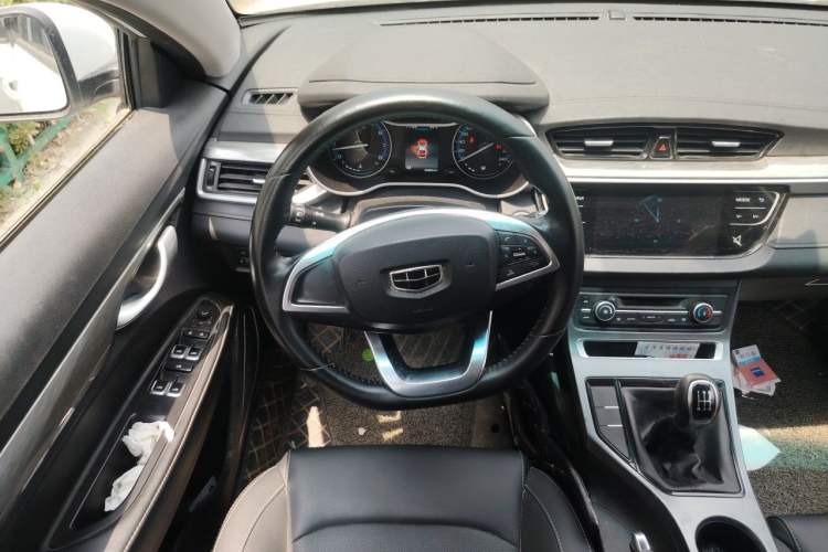 Used Geely Auto Emgrand 2019 Leading Edition 1.5L Manual Luxury Model China VI Standard Steering Wheel