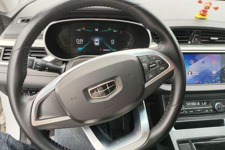 Used Geely Auto Emgrand 2019 Leading Edition 1.5L Manual Upgraded Connectivity Model China VI Standard Steering Wheel