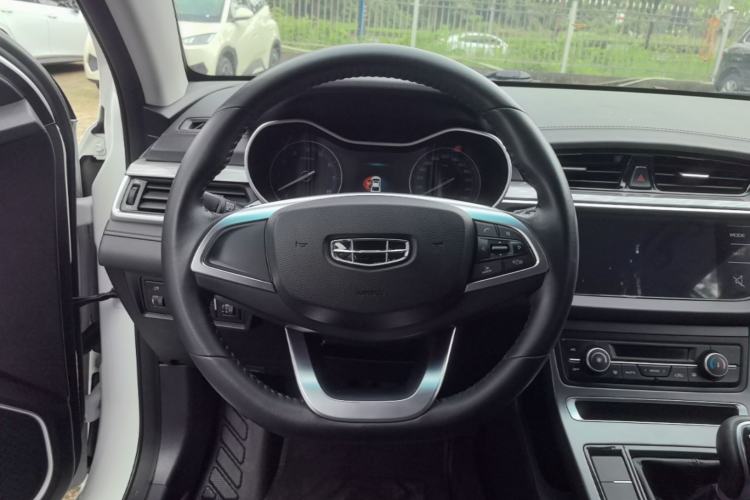 Used Geely Auto Emgrand 2019 Leading Edition 1.5L Manual Luxury Model China VI Standard Steering Wheel
