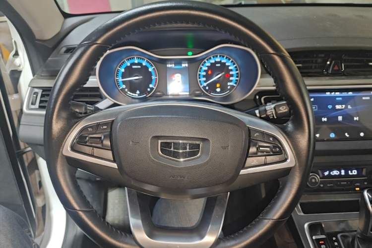 Used Geely Auto Emgrand 2019 Leading Edition 1.5L CVT Luxury Model China VI Standard Steering Wheel