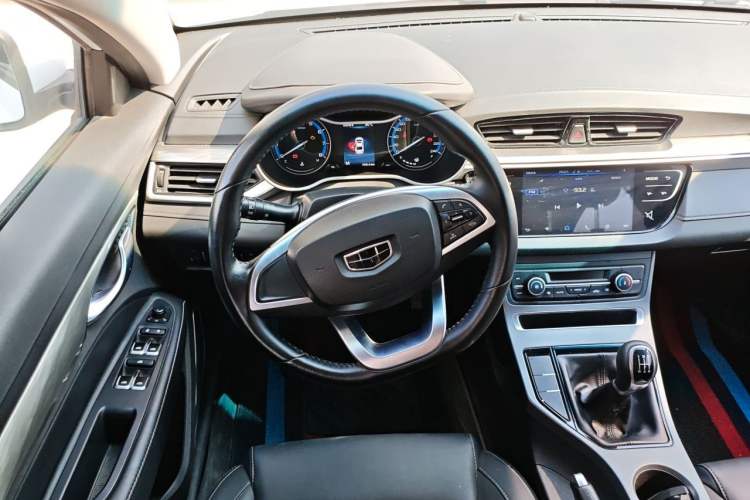 Used Geely Auto Emgrand 2019 Leading Edition 1.5L Manual Luxury Model China VI Standard Steering Wheel