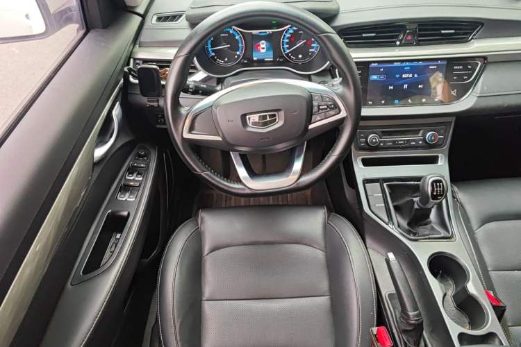 Used Geely Auto Emgrand 2019 Leading Edition 1.5L Manual Luxury Model China VI Standard Steering Wheel