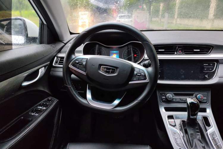 Used Geely Auto Emgrand 2019 Leading Edition 1.5L CVT Luxury Model China VI Standard Steering Wheel