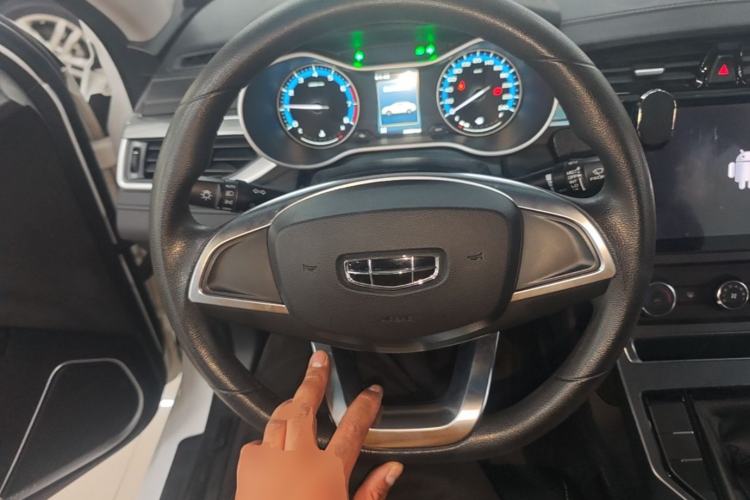 Used Geely Auto Emgrand 2019 Leading Edition 1.5L Manual Fashion Model China VI Standard Steering Wheel