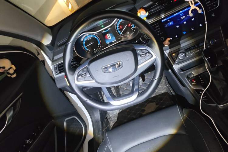 Used Geely Auto Emgrand 2019 Leading Edition 1.5L CVT Luxury Model China VI Standard Steering Wheel