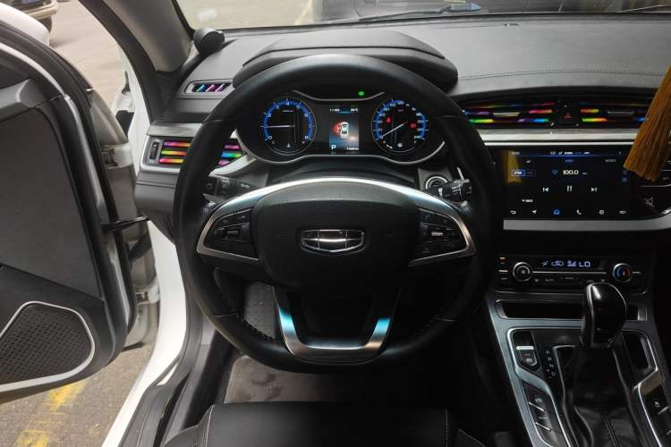 Used Geely Auto Emgrand 2019 Leading Edition 1.5L CVT Luxury Model China VI Standard Steering Wheel