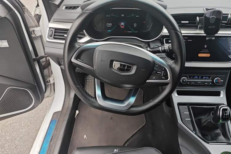 Used Geely Auto Emgrand 2019 Leading Edition 1.5L Manual Upgraded Connectivity Model China VI Standard Steering Wheel