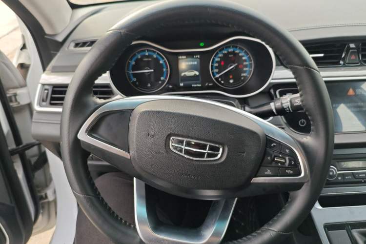 Used Geely Auto Emgrand 2019 Leading Edition 1.5L Manual Luxury Model China VI Standard Steering Wheel