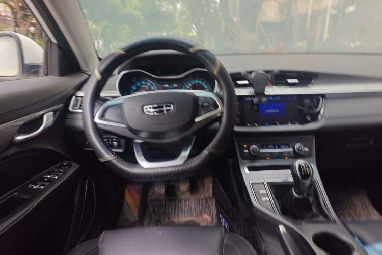 Used Geely Auto Emgrand 2019 Leading Edition 1.5L Manual Luxury Model China VI Standard Steering Wheel