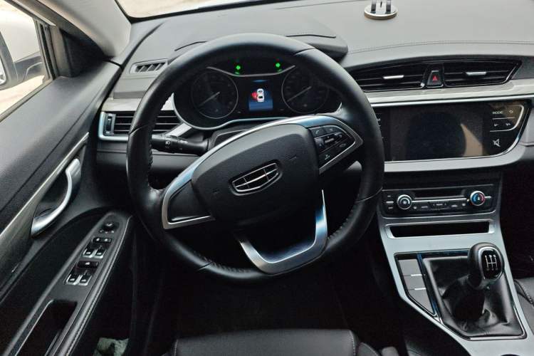 Used Geely Auto Emgrand 2019 Leading Edition 1.5L Manual Luxury Model China VI Standard Steering Wheel