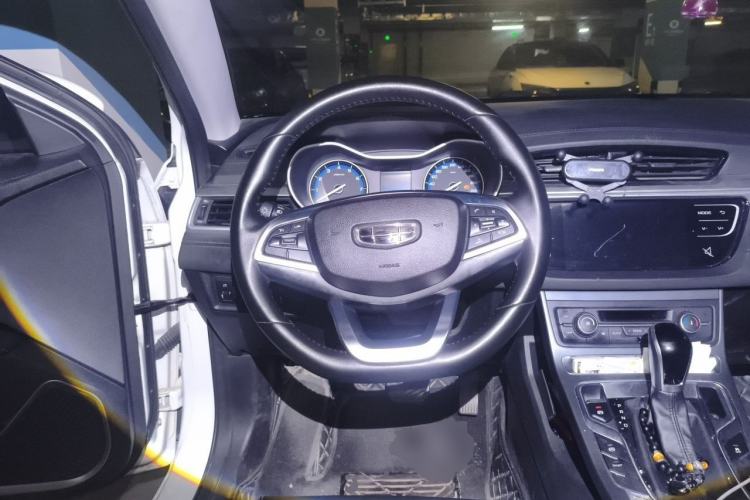 Used Geely Auto Emgrand 2019 Leading Edition 1.5L CVT Luxury Model China VI Standard Steering Wheel