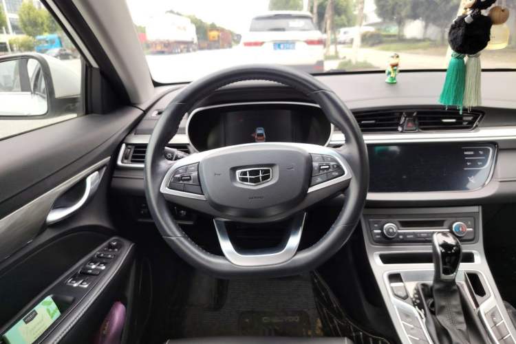 Used Geely Auto Emgrand 2019 Leading Edition 1.5L CVT Upward-Connected Model China VI Standard Steering Wheel